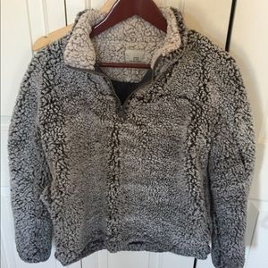 Fuzzy two-tone Pullover.